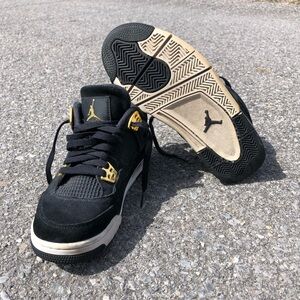 Jordan 4 royalty gs size 7y